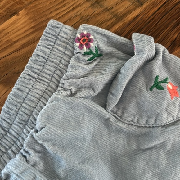 Mini Boden Light blue corduroy pants with heart pockets and embroidered flowers - Picture 6 of 11